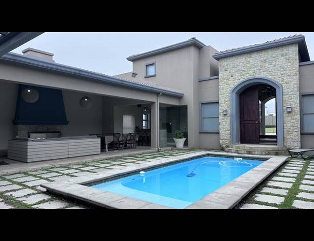 6 BEDROOM HOUSE FOR SALE IN MYOLI BEACH